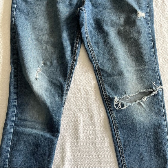 Old Navy Boyfriend Jeans distressed - Picture 4 of 11